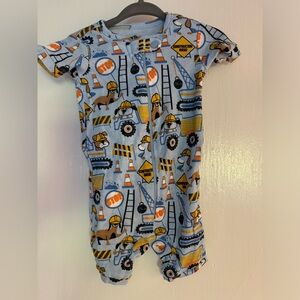 NWOT construction print zipper shorts onesie. Size 0-3 months.